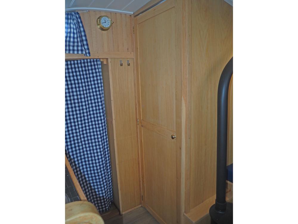 Saloon, Accommodation